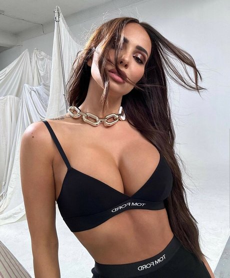 Nikoleta Lozanova model adult img