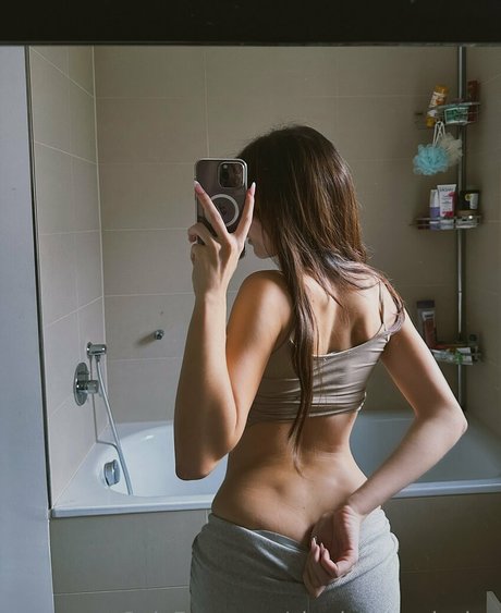 Charletta ASMR star top pictures