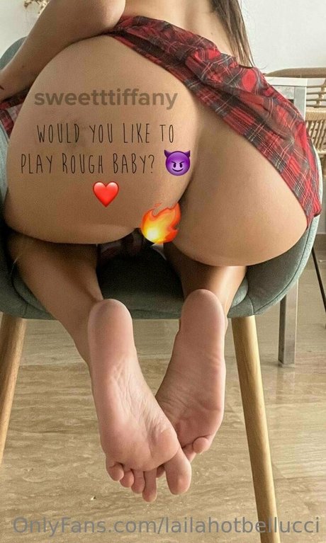 lailahotbellucci sex model photo