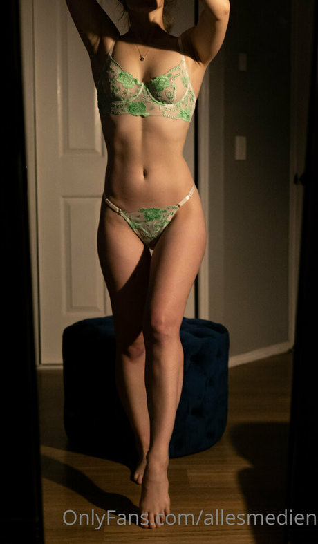 Allesmedien model top galleries