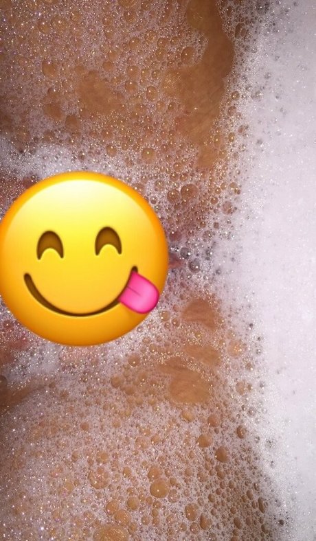 chele26 adult star galleries