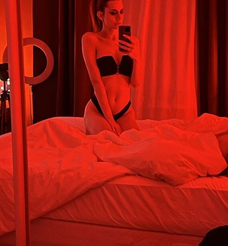 Foxyirene model pornographic gallery