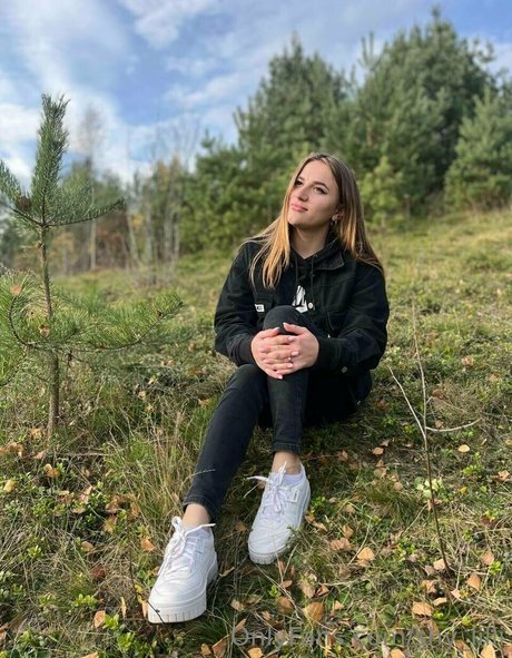 shy lilli erotic pornstar pictures