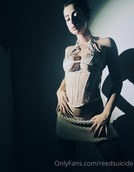 Reedsuicide naked actress img