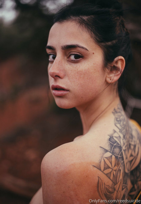 Reedsuicide pornographic model pic