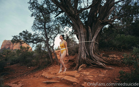 Reedsuicide model hot pics