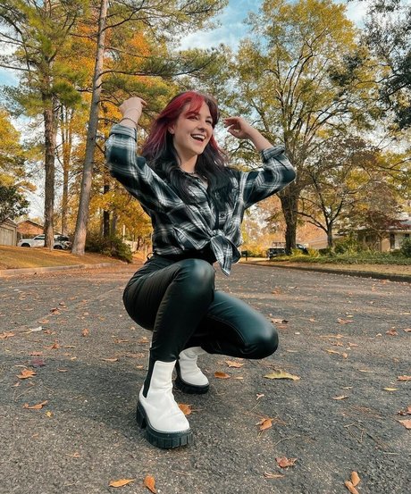 Sarah Lynne Marie star high quality img