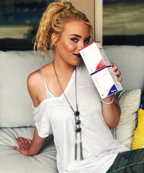 Caroline Wall xxx model pics