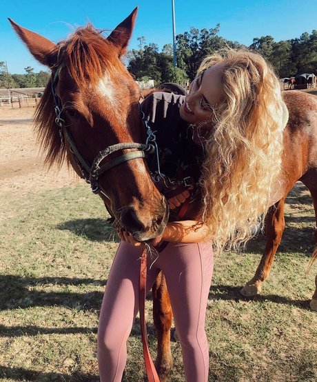 Caroline Wall xxx model images