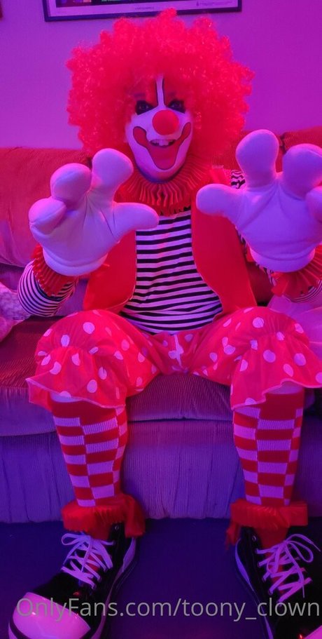 toony clown nude model photos
