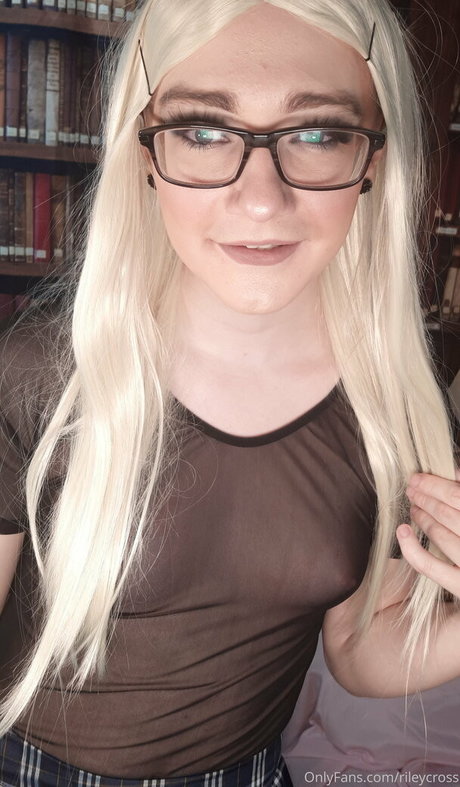 rileycross model pornographic picture