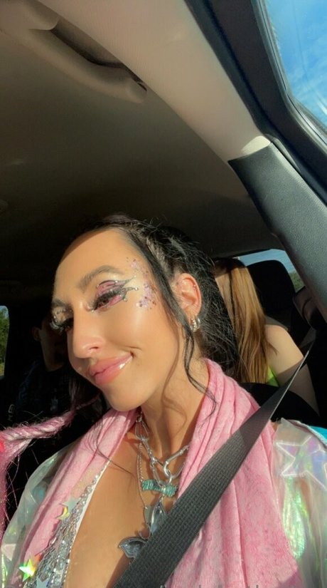 junk in the trunk model pretty pic