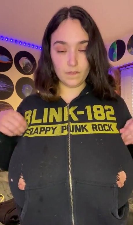 Gelluh model pornographic image