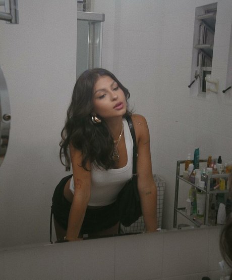 Malu Camargo porn model img