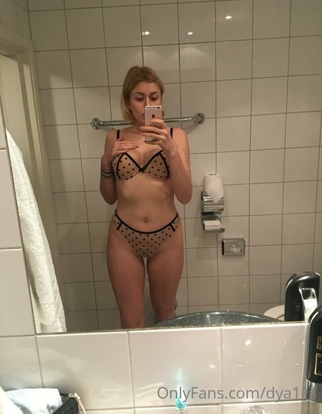 dyafirst nudes actress picture