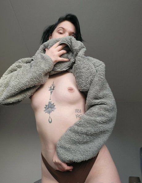 embunnyof nude star gallery