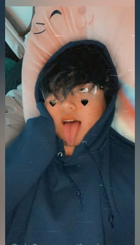 femboysnom model naked image