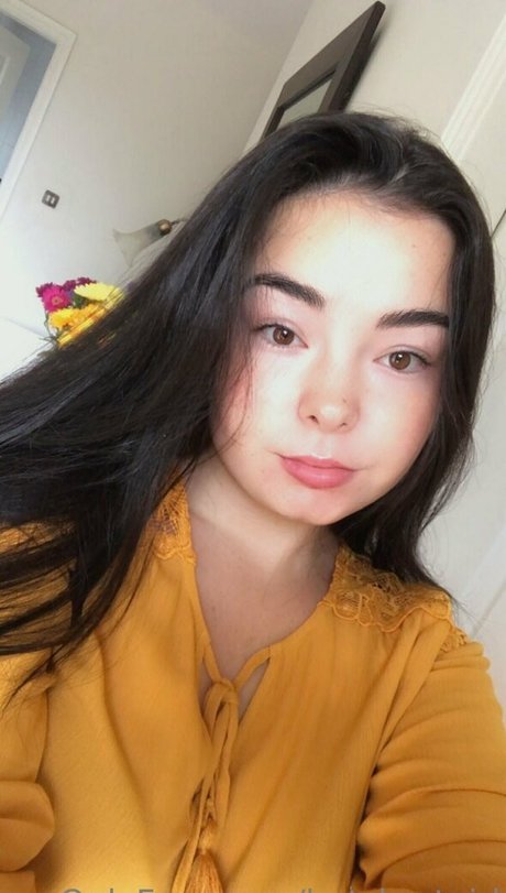 hotshortgirl porn model picture