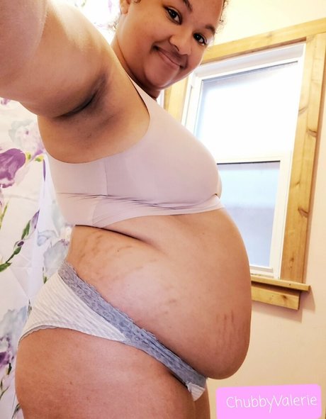 chubbyvalerie sexy actress image