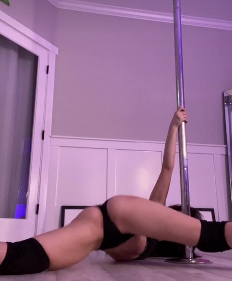 Cameron Canela art star pics