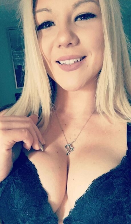 Scarlette James pornstar top picture