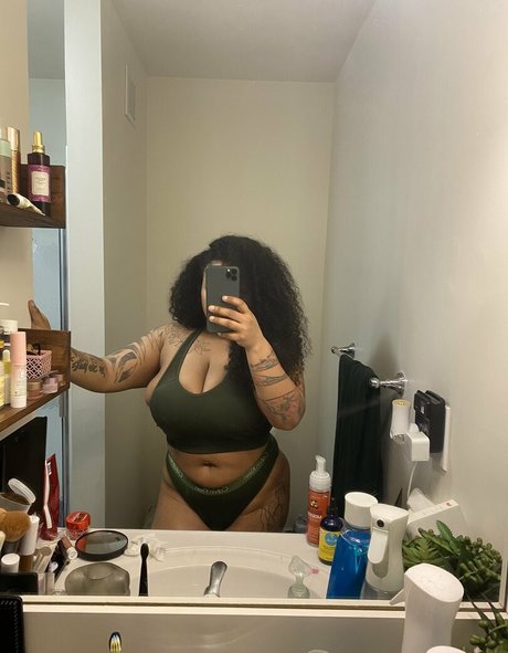 BadGyalGoodLife sexy model gallery