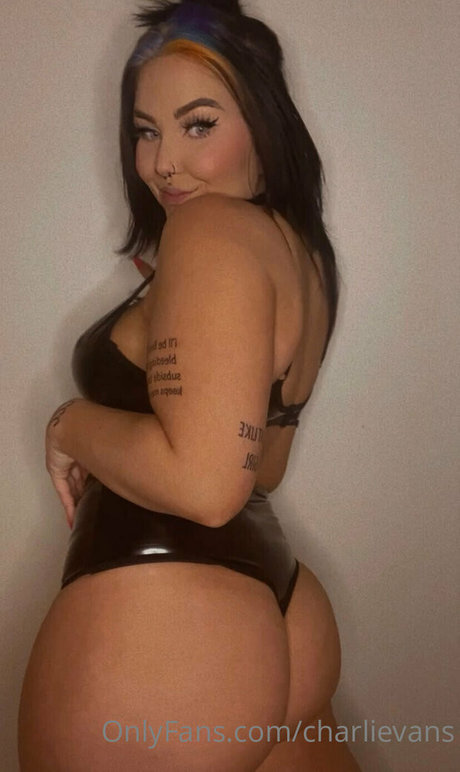 Charli Evans perfect model picture