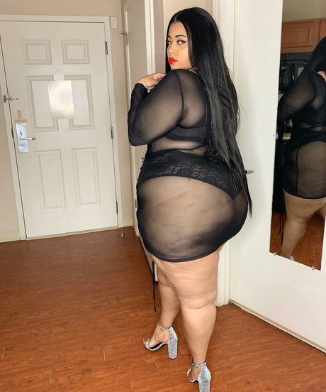 Jasmine Gunn pretty actress pics