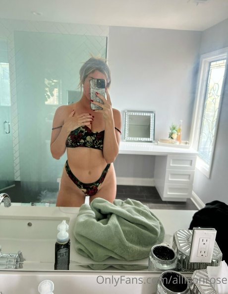 allisonrose model top img