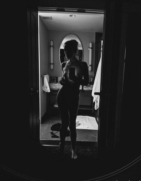 eveunleashed model beautiful picture