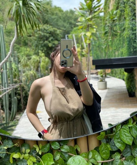 Niparat Konyai exclusive star picture