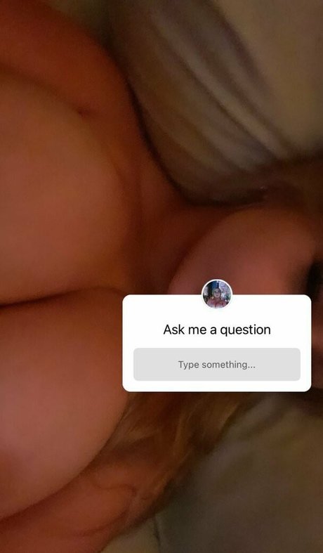 Rialovesyu model nude picture