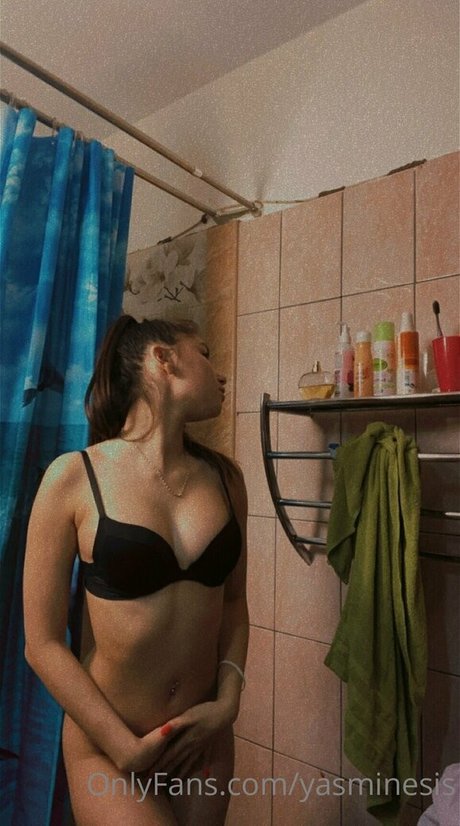 YasMineSis nude actress gallery