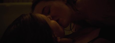 Kaitlyn Dever model perfect pictures