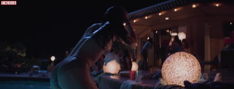 Kaitlyn Dever hot model image