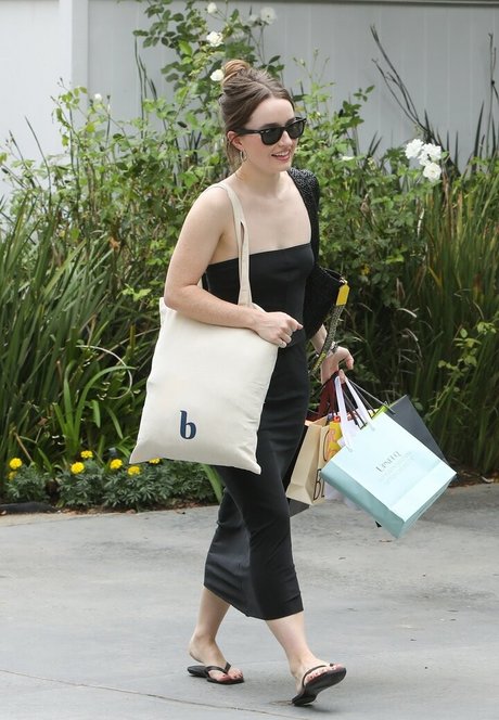 Kaitlyn Dever star naked images