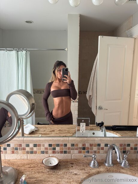 emiiixox porn actress photos