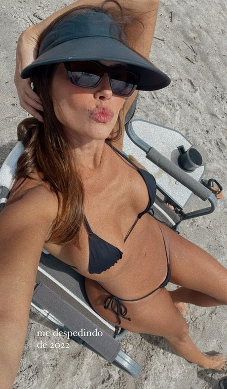 Deborah Secco beautiful actress img