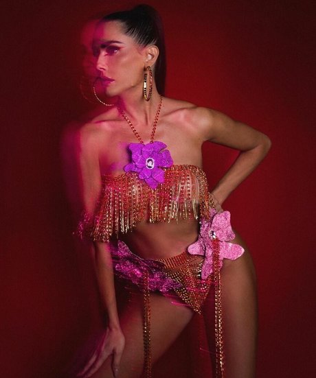 Deborah Secco star naked pics