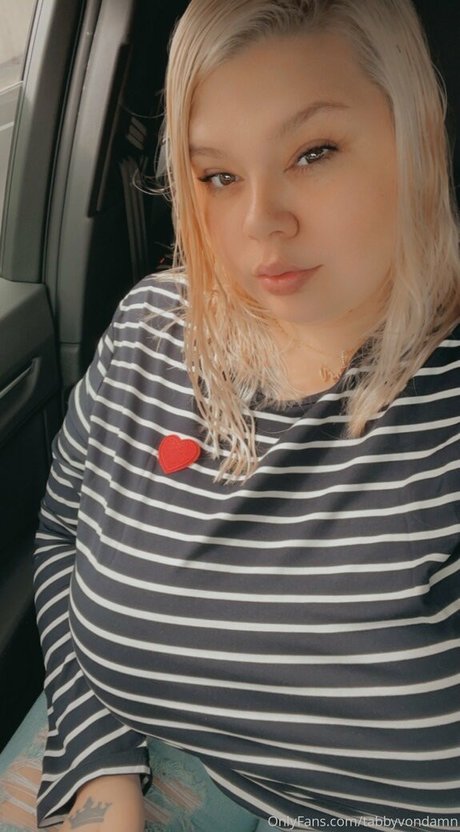 TabbyVonDAMN art actress archive