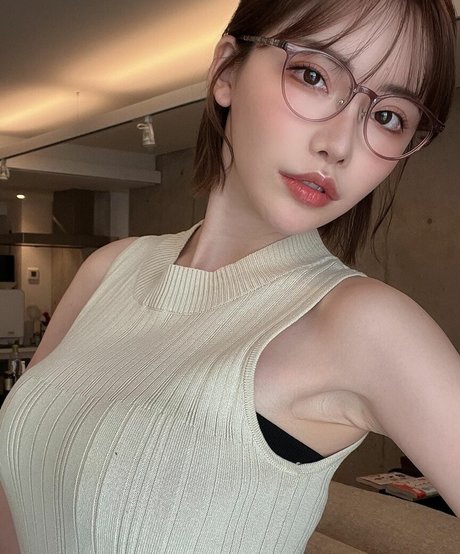 Eimi Fukada pornstar img