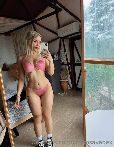 gizemsavagex pornstar erotic photos