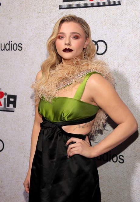Chloe Grace Moretz art model galleries
