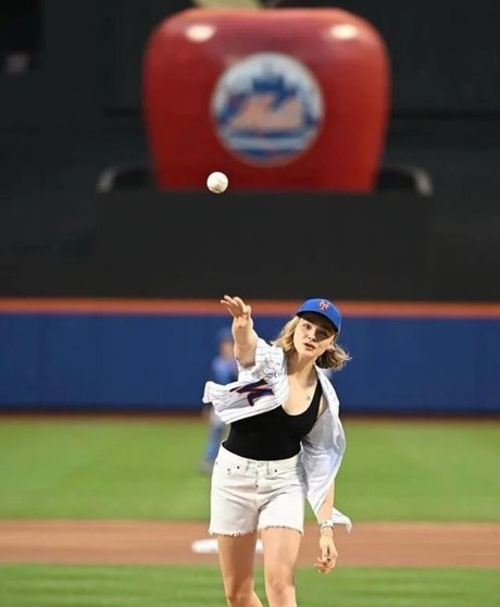 Chloe Grace Moretz hot model images