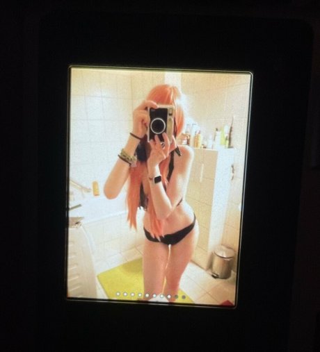 Spicywolfy_ hot model pic