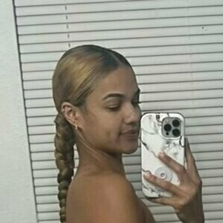 Superdome model erotic photo