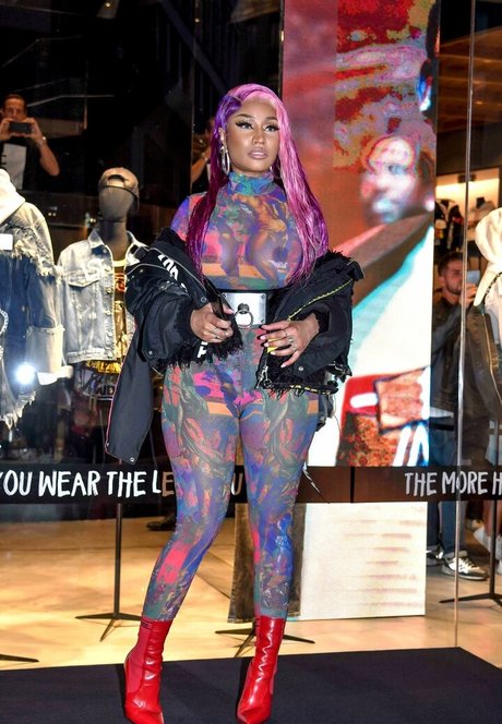 Nicki Minaj model hd pics