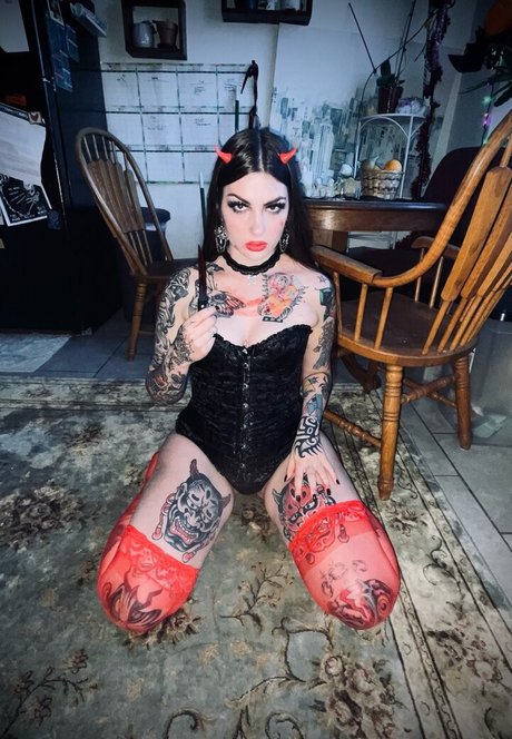 Eggbaaby art model photo