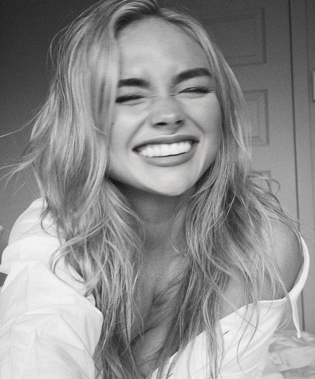 Natalie Alyn Lind Profile pic