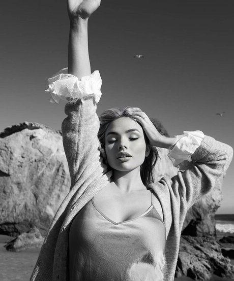 Natalie Alyn Lind model beautiful img